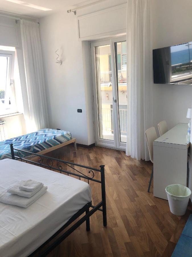Blue Sea Salerno Hotell Exteriör bild